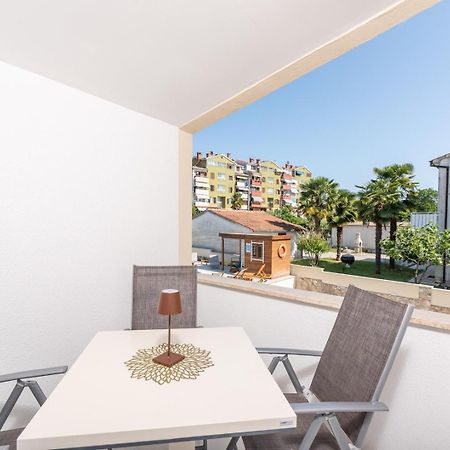 App Sandro With Common Pool Poreč Habitación foto