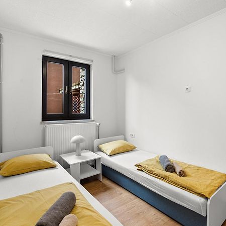 App Sandro With Common Pool Poreč Exterior foto