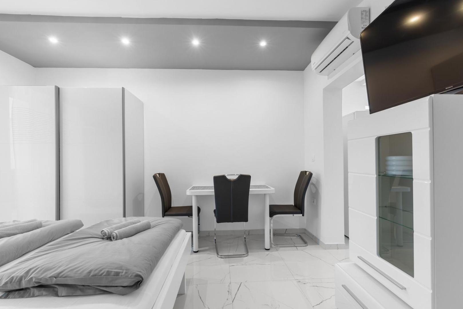 App Sandro With Common Pool Poreč Habitación foto