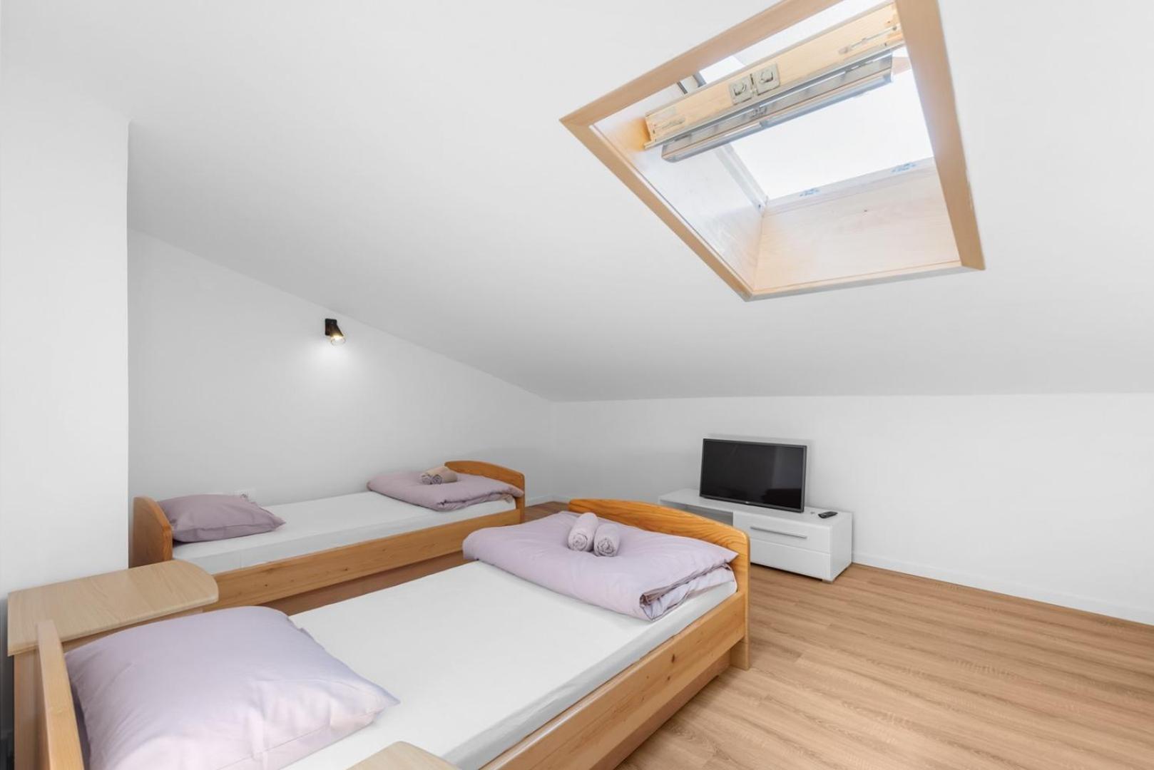 App Sandro With Common Pool Poreč Habitación foto