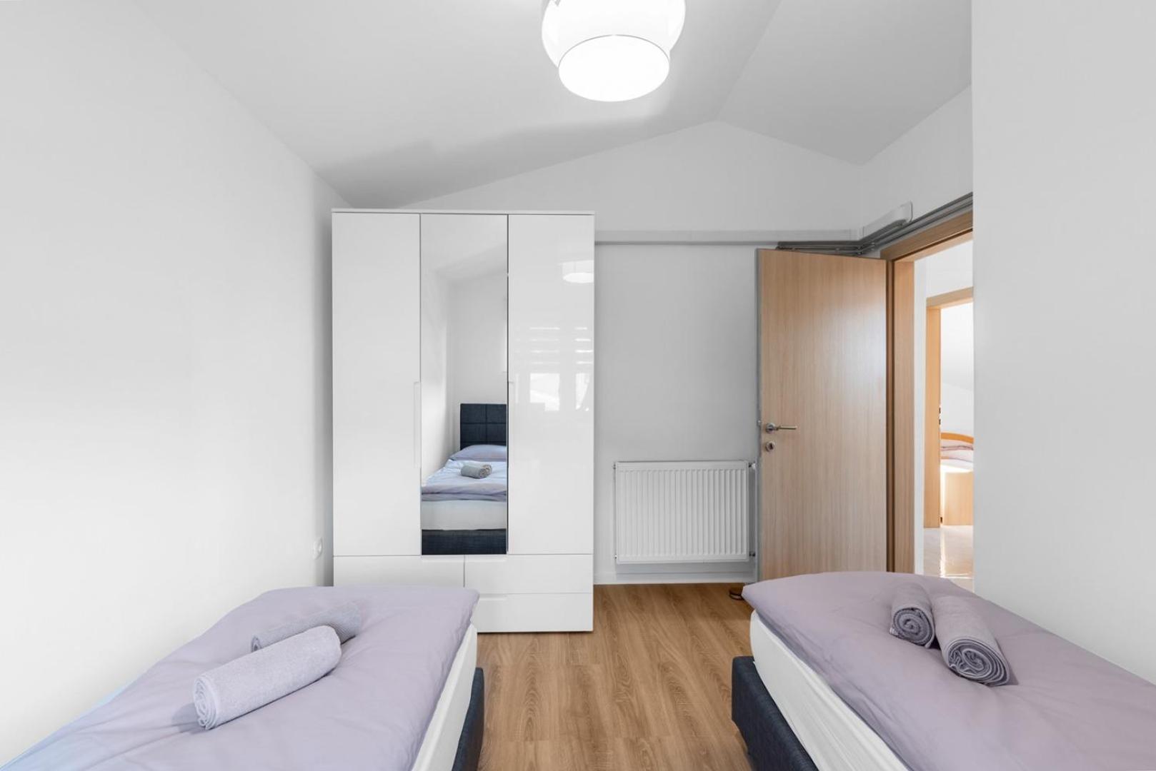App Sandro With Common Pool Poreč Habitación foto