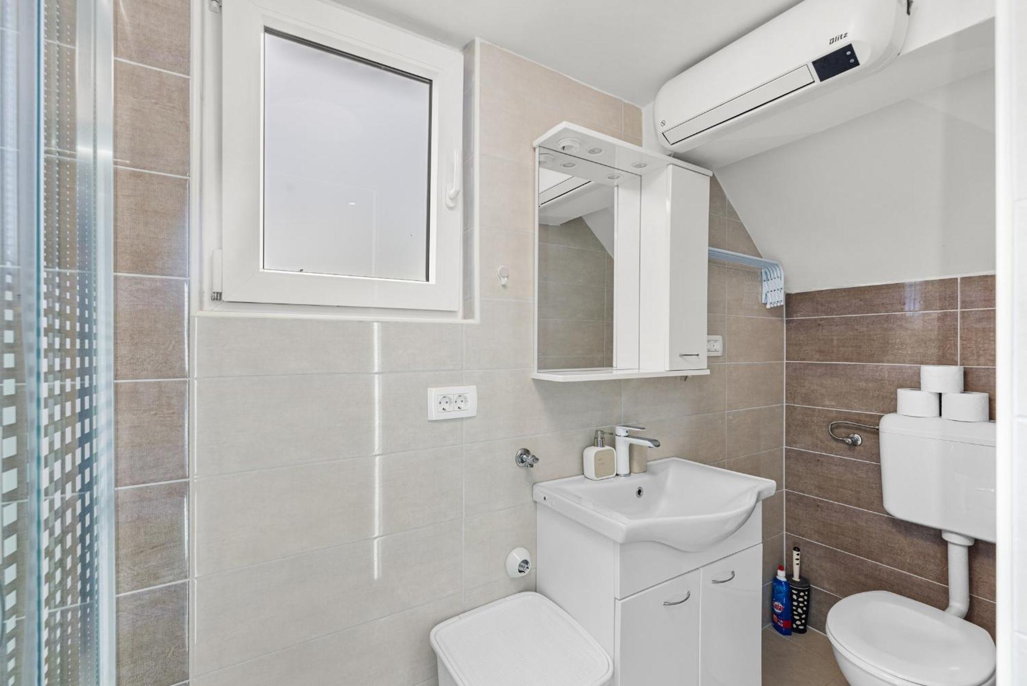 App Sandro With Common Pool Poreč Habitación foto