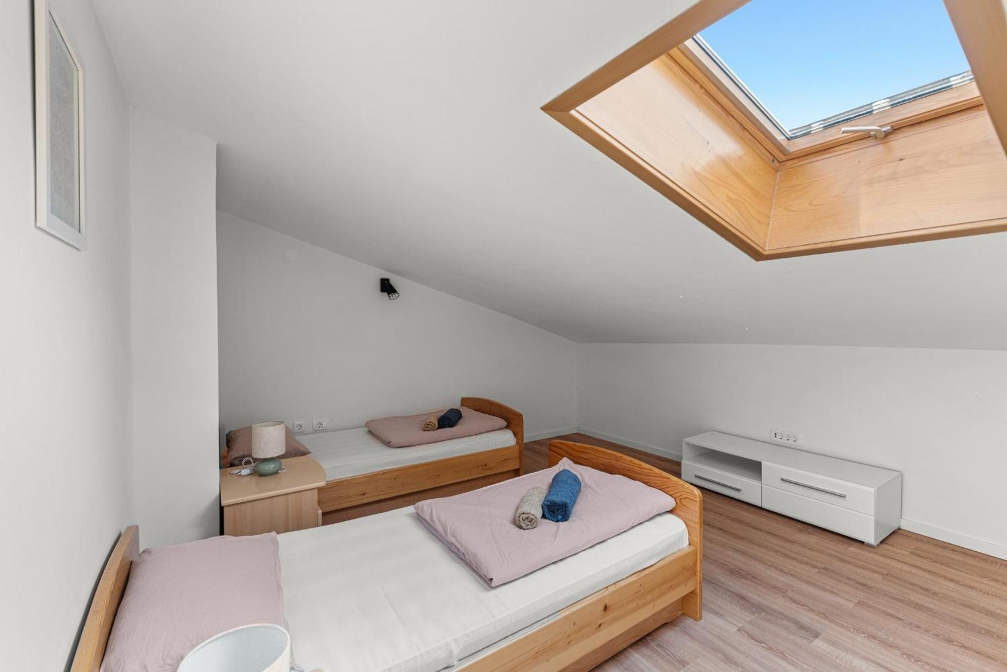 App Sandro With Common Pool Poreč Habitación foto
